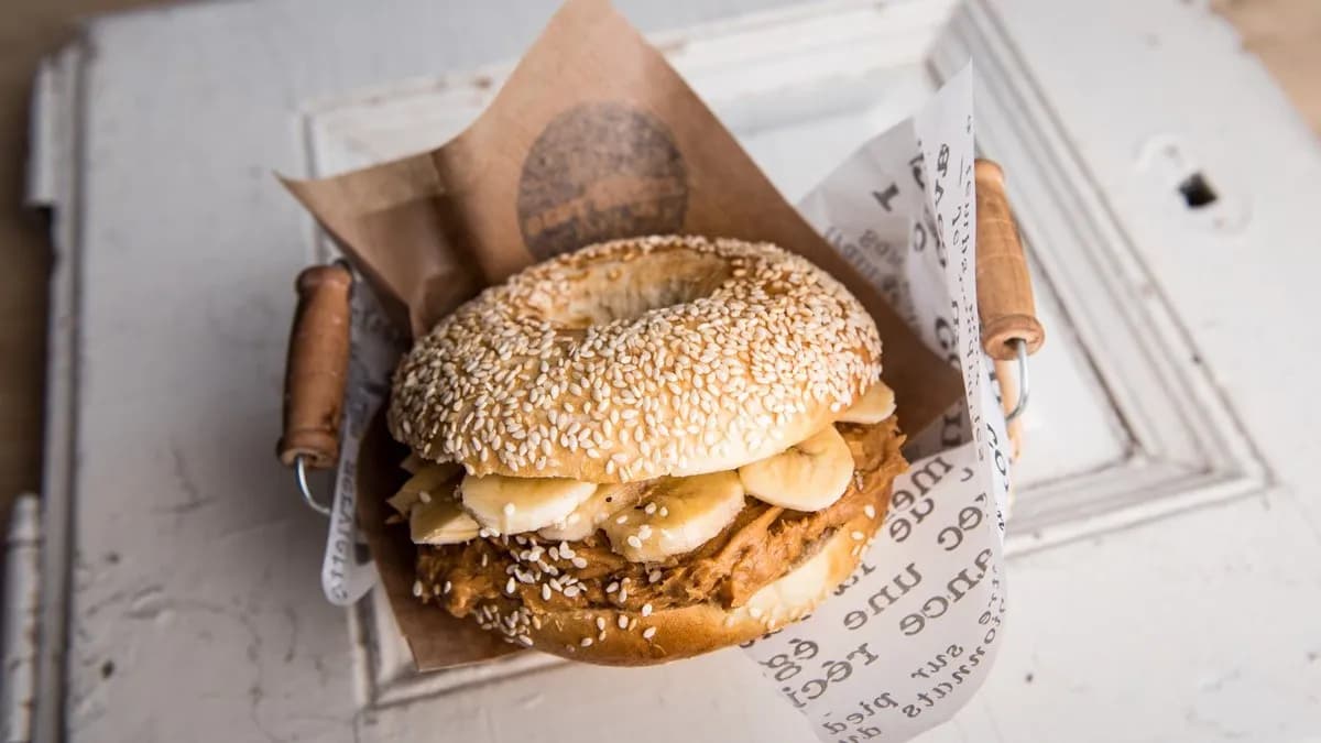 MOGYORÓVAJ BANANA BAGEL