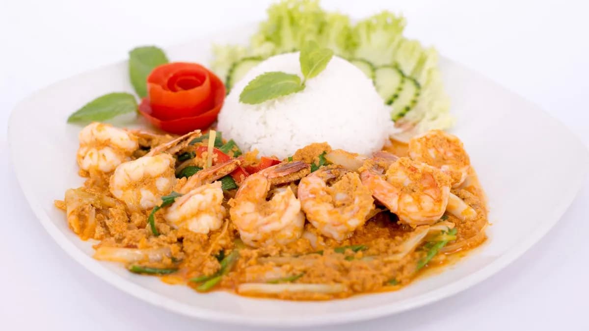 23. Kung phad pong curry