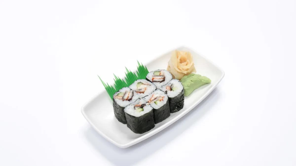 64. Füstölt angolna tekercs uborkával