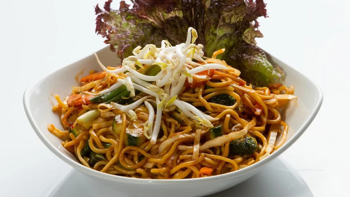 32. Yakisoba
