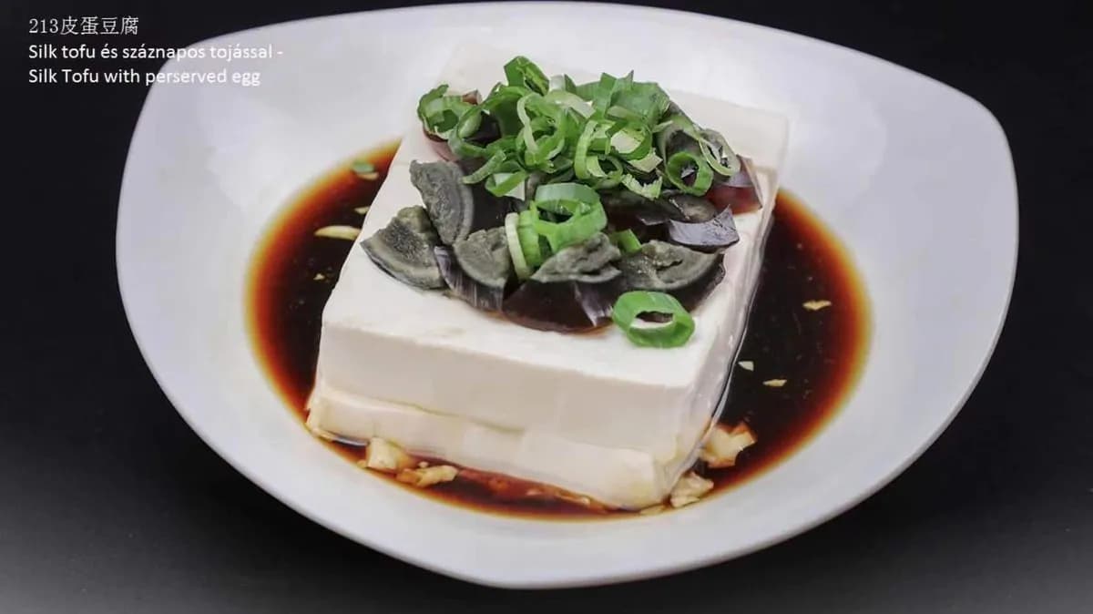 213 Silk tofu száznapos tojással 皮蛋豆腐
