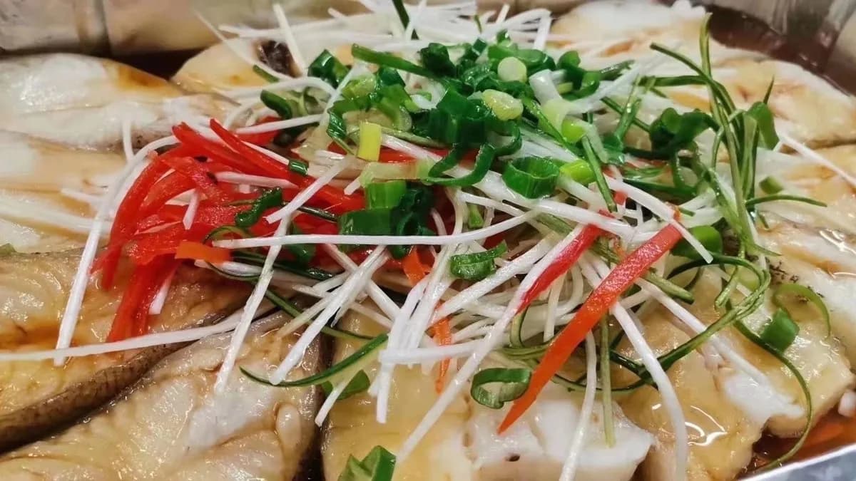 619 Párolt tőkehal 清蒸银鳕鱼