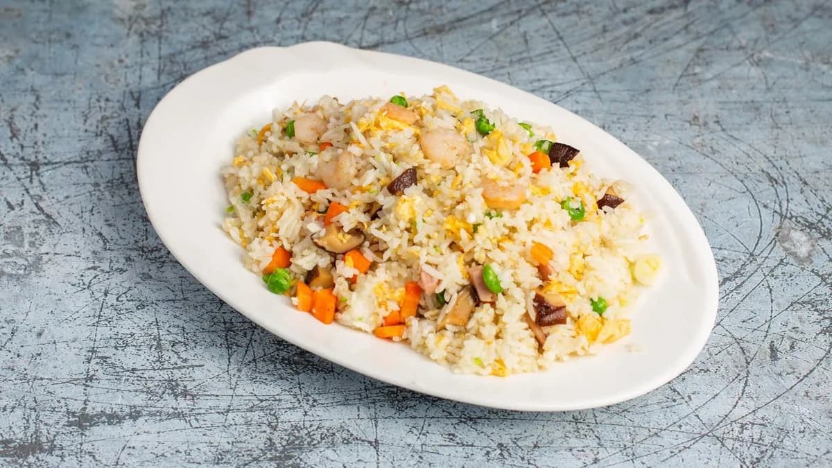 812 Pirított rizs Yangzhou módra 扬州炒饭