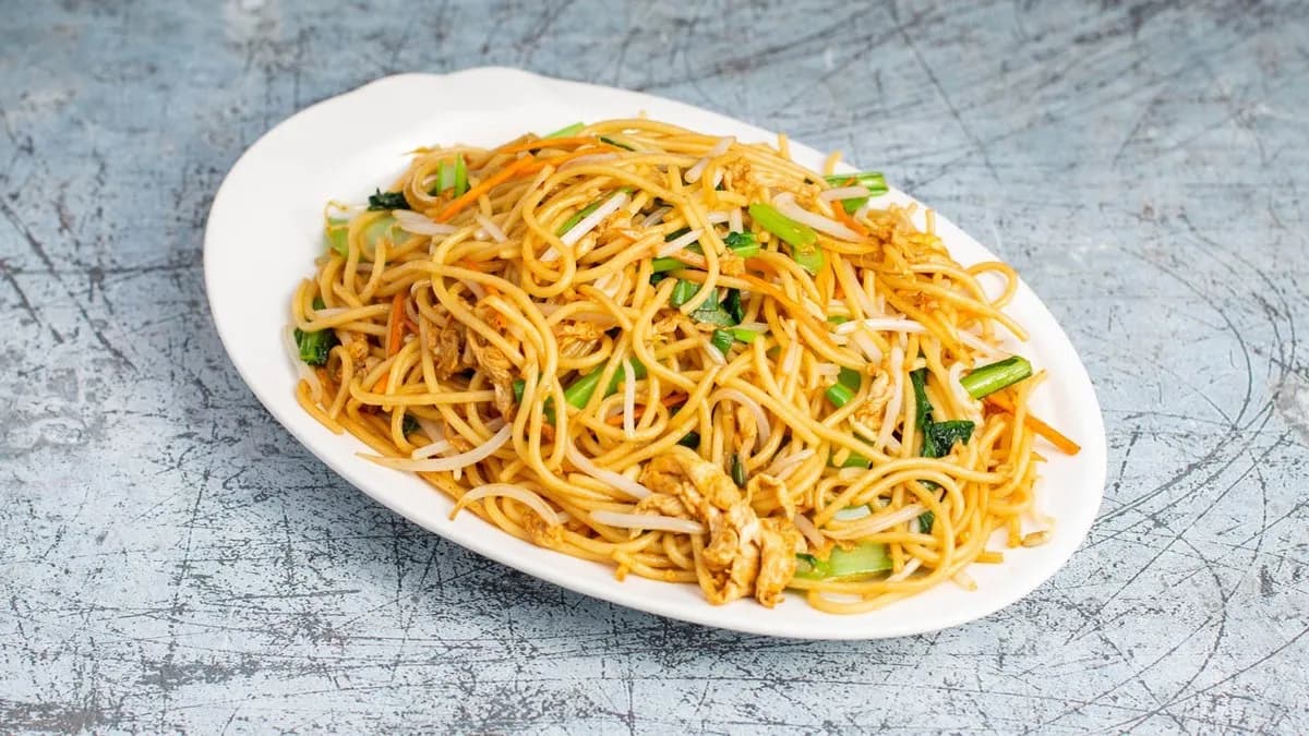 814 Pirított tészta zöldségekkel 素菜炒面