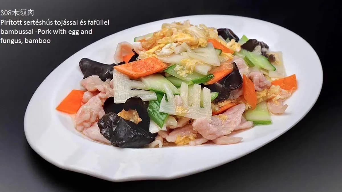 308 Pirított sertéshús tojással és falüllel, bambusszal 木须肉