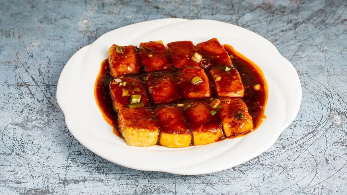704 Sült tofu szósszal 脆皮豆腐