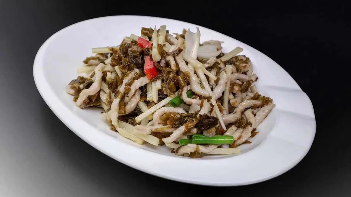 316 Sertéshús pácolt káposztával és bambusszal雪菜肉丝笋丝