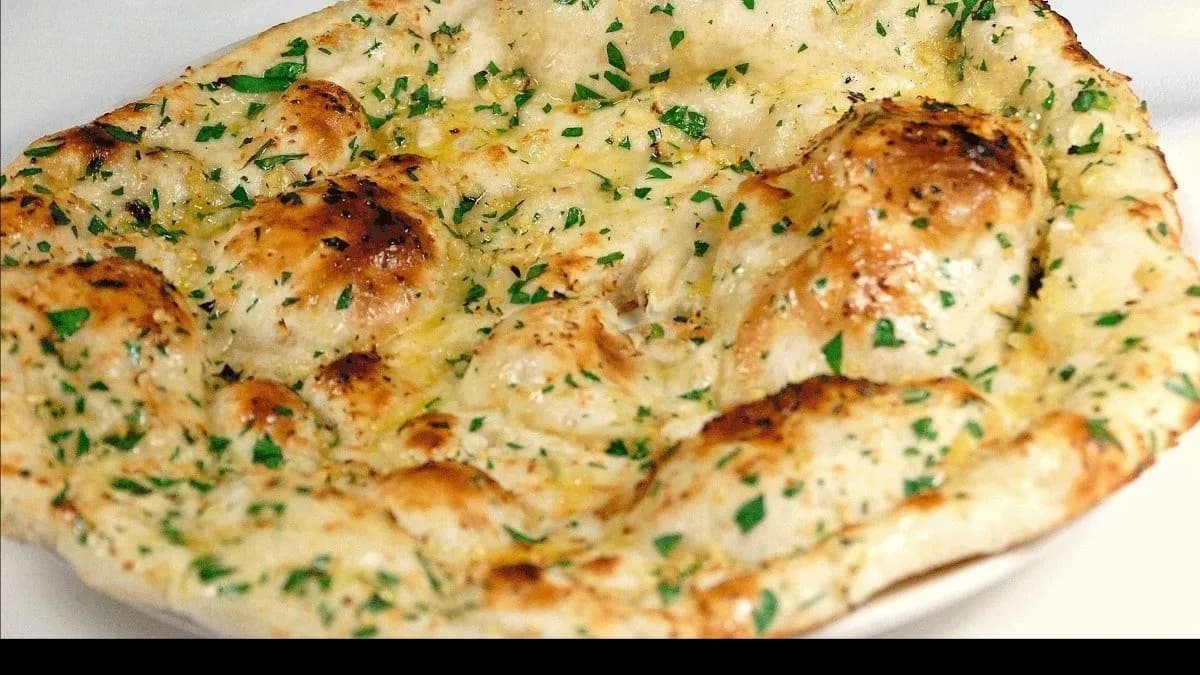 Lahsuni naan / Garlic naan