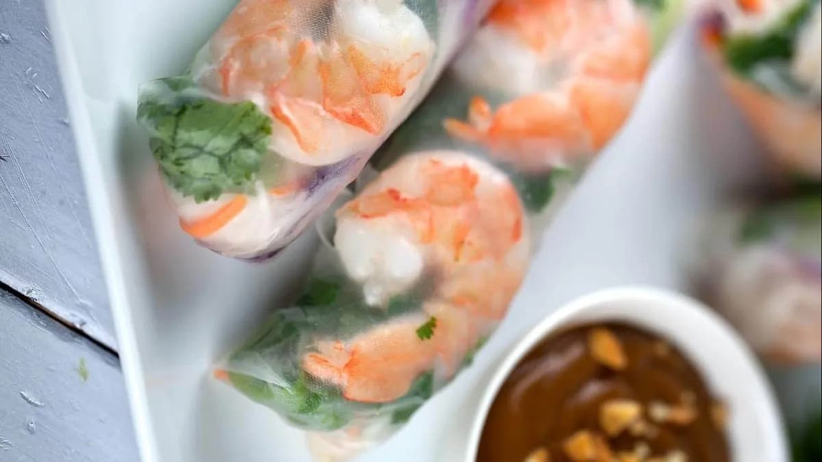 Nyári tekercs rákkal házi mogyorószósszal 2 db