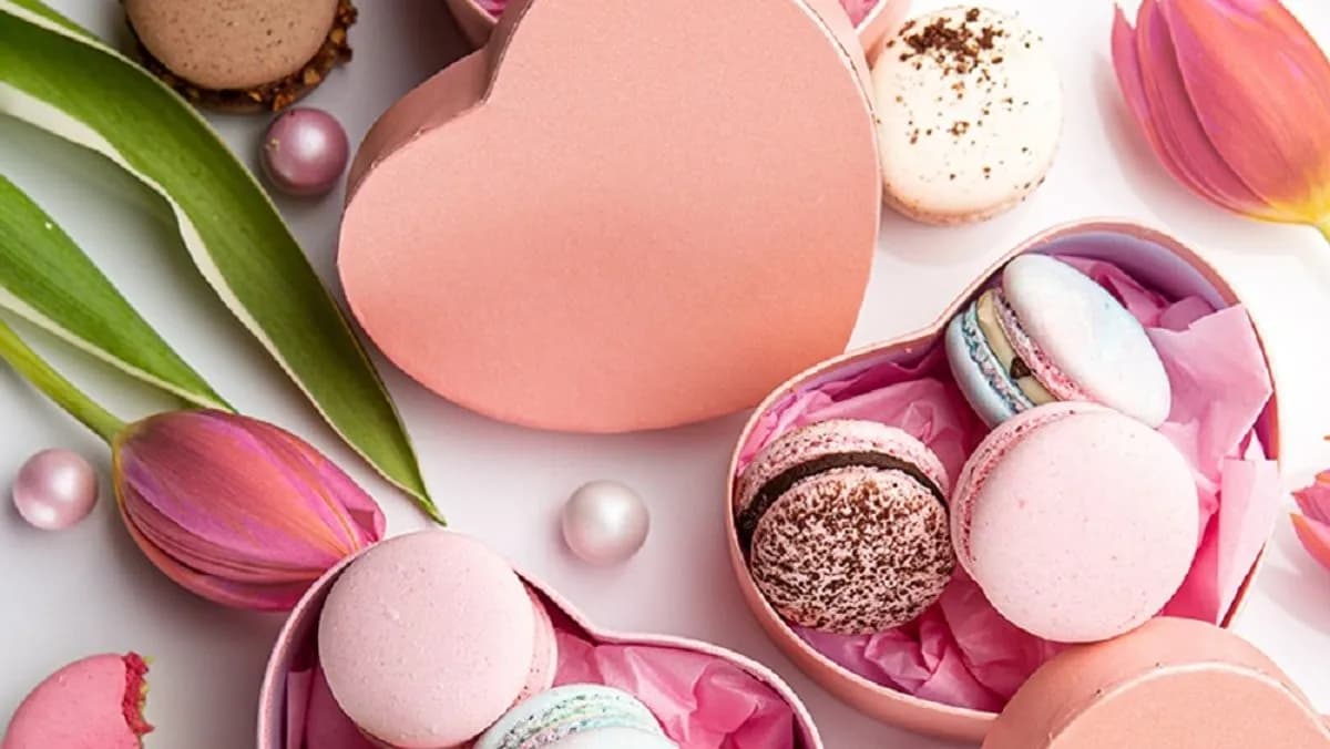 SZÍV AJÁNDÉKDOBOZ 7 DB MACARONNAL