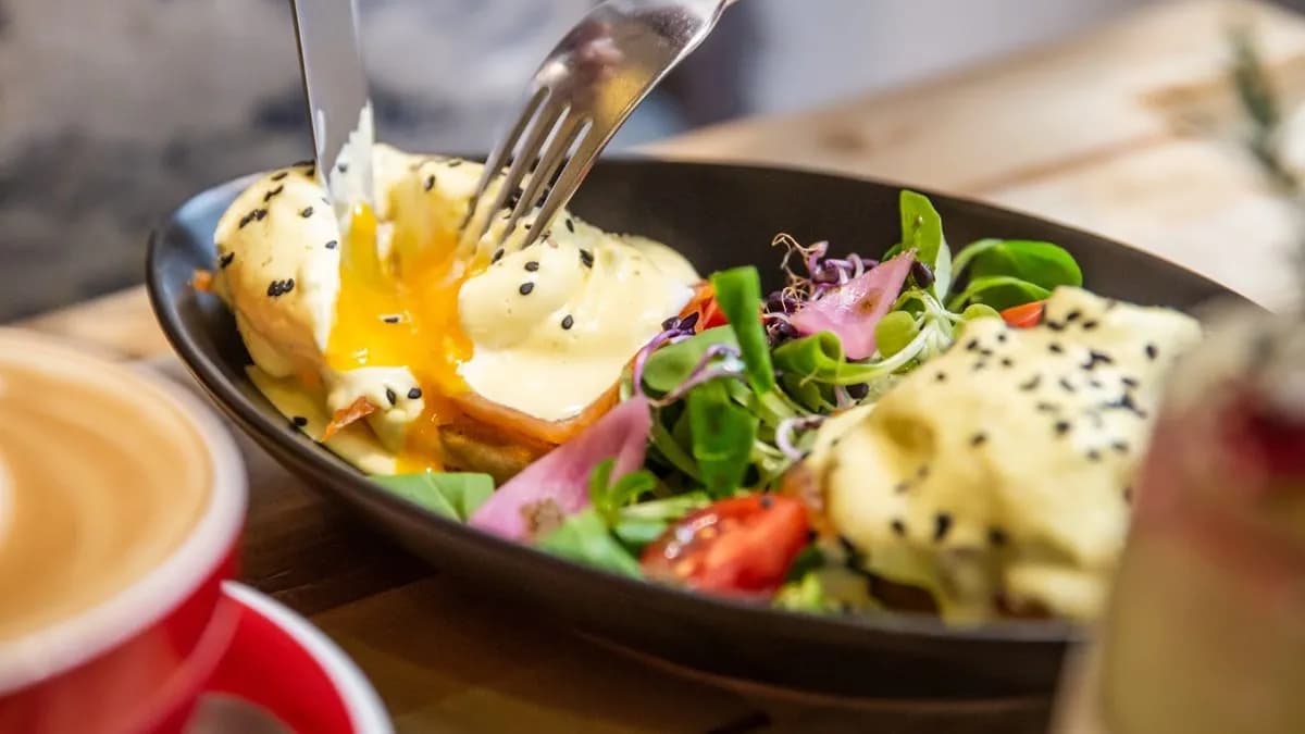 Serrano Sonkás Eggs Benedict