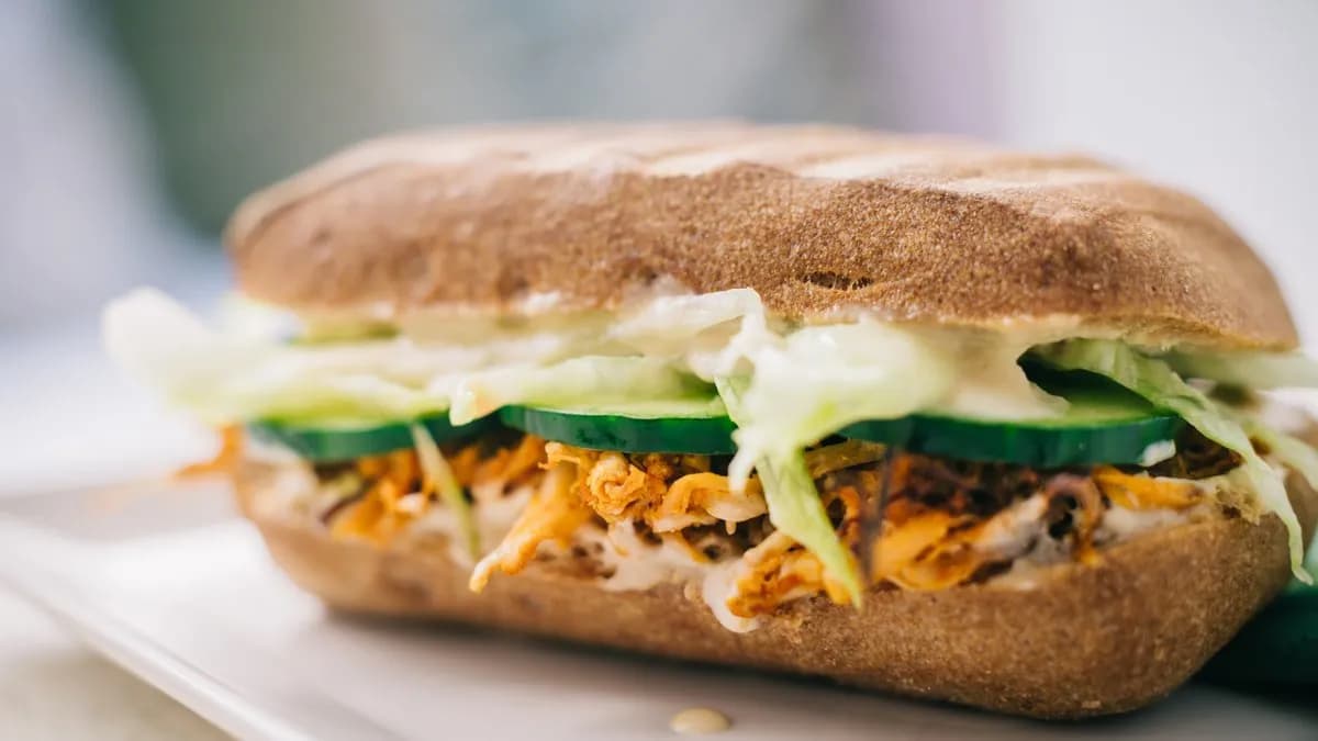 Vegán "pulled pork" szendvics