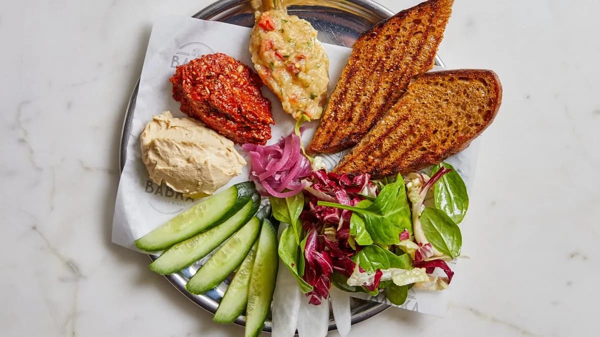 Vega mezze tál (Vegán)