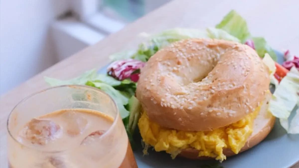 Rántottás bagel