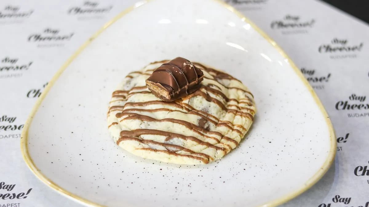 Kinder mix chunky cookie