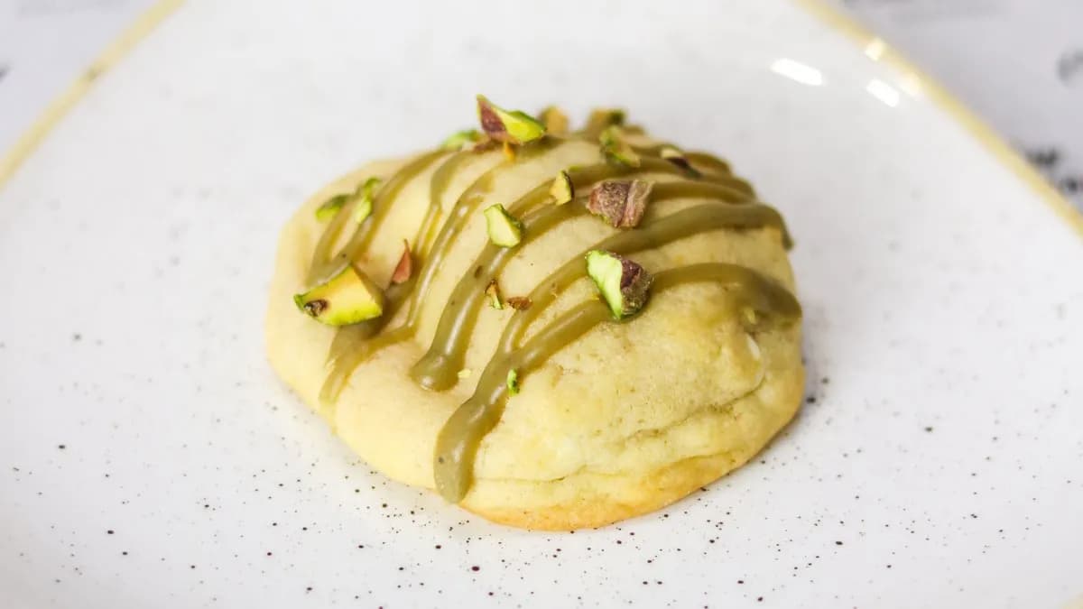 Pistachio chocolate chunky cookie