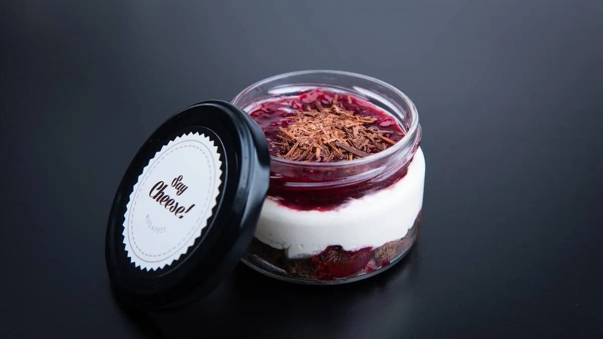 Cherry brownie sajttorta