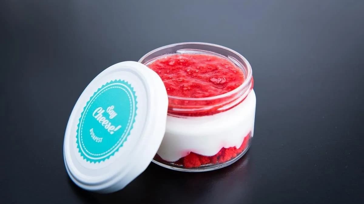 Vörös bársony glutén-, laktóz-, cukormentes sajttorta