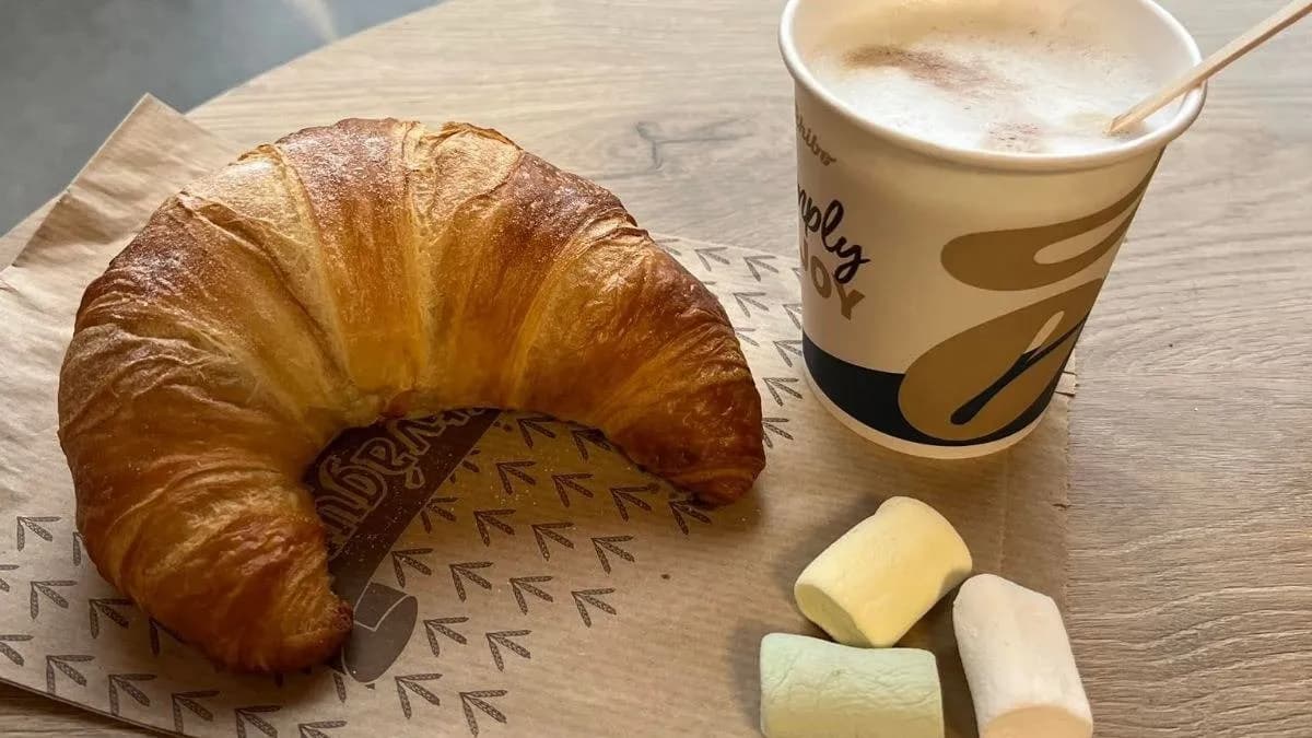 Patkó alakú vajas croissant