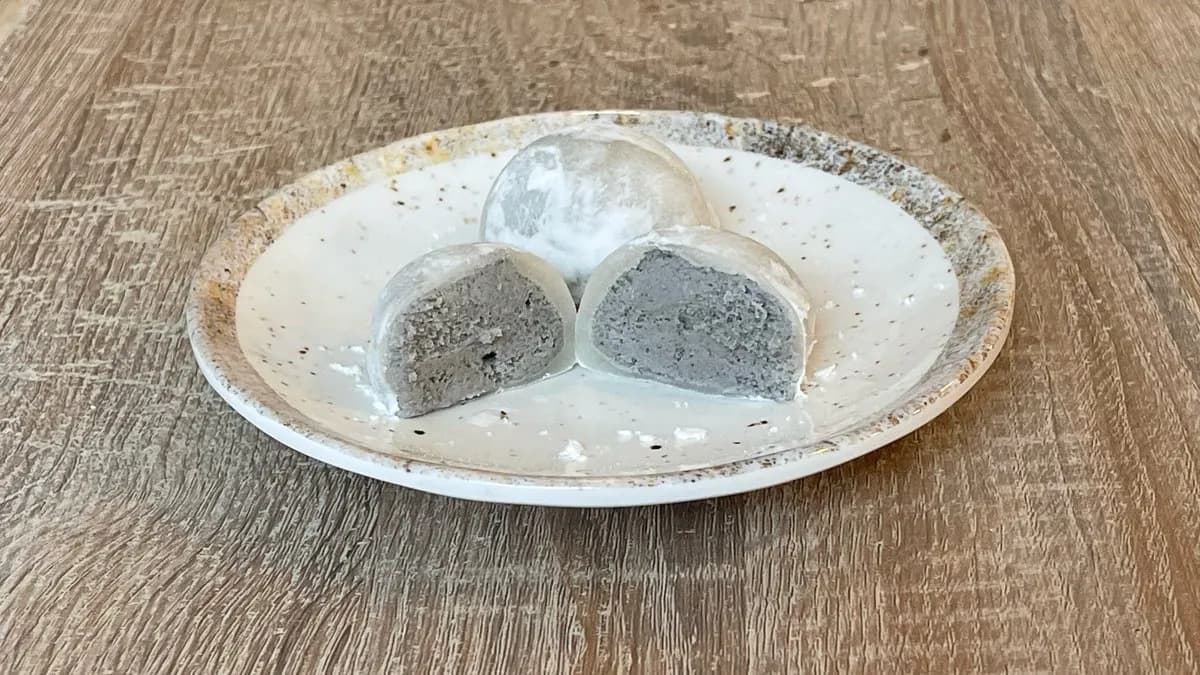 Mochi ice -black sesame-