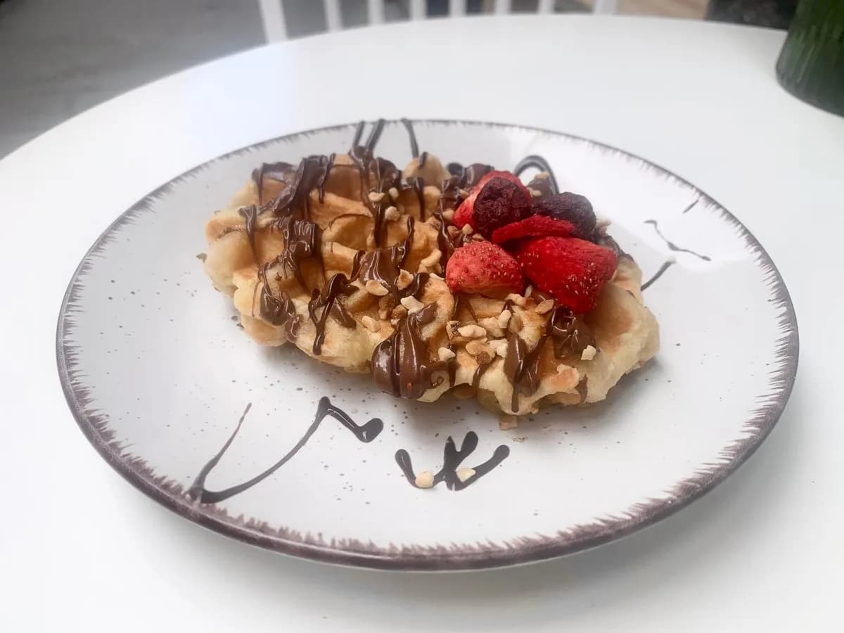 Nutellás Belga gofri mogyorószórással (Waffle with nutella & hazelnut)
