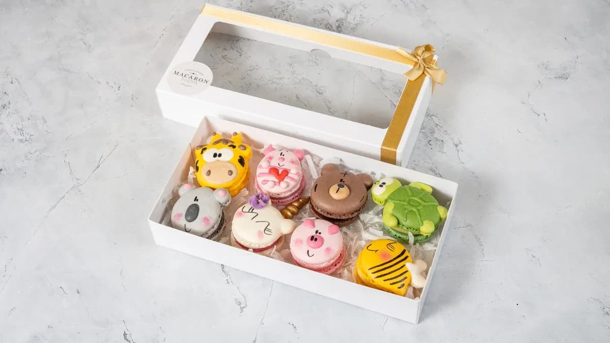 Ablakos díszdoboz 8 db figurával