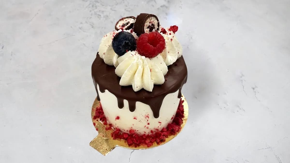 Túró rudi mini torta málna betéttel (Cukor és gluténmentes)