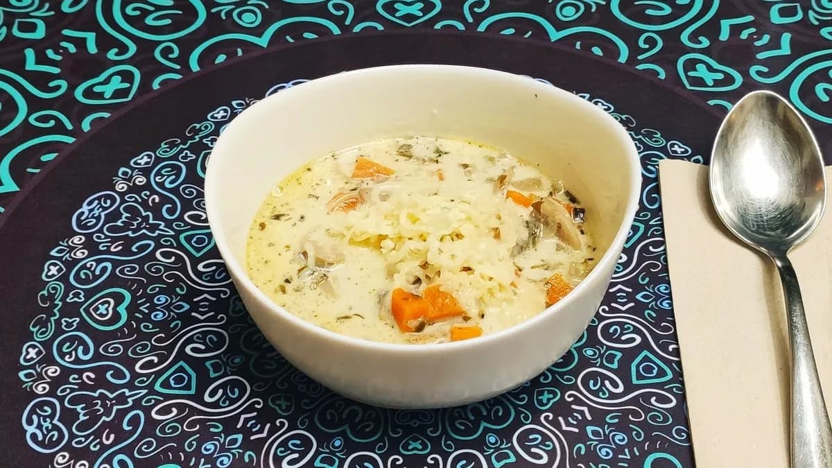 Tárkonyos zöldségraguleves sajttal