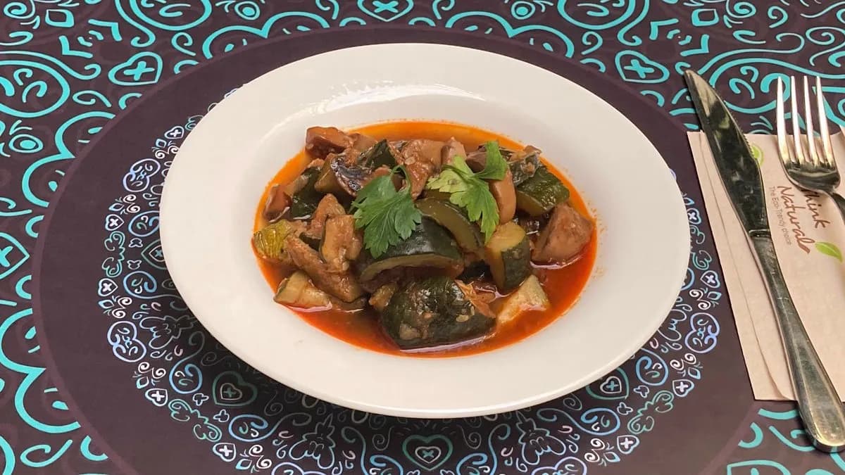 Cukkinis gombapörkölt