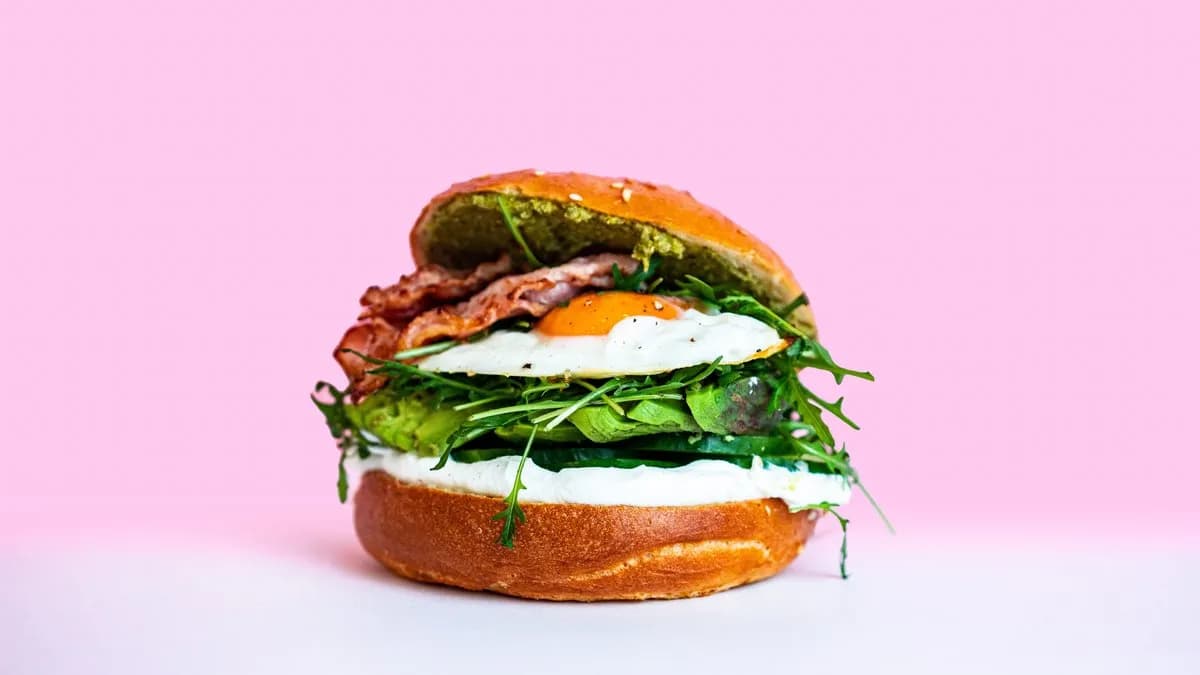 NEW - PESTO & EGG BAGEL