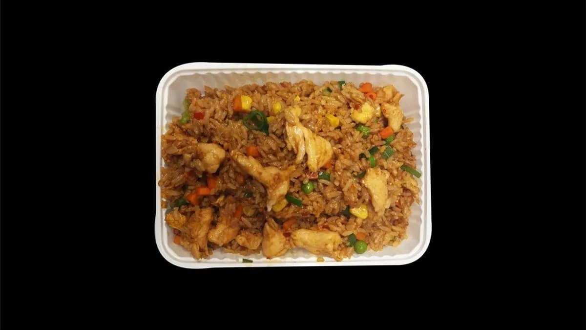 Pirított rizs csirkehússal 鸡肉炒饭