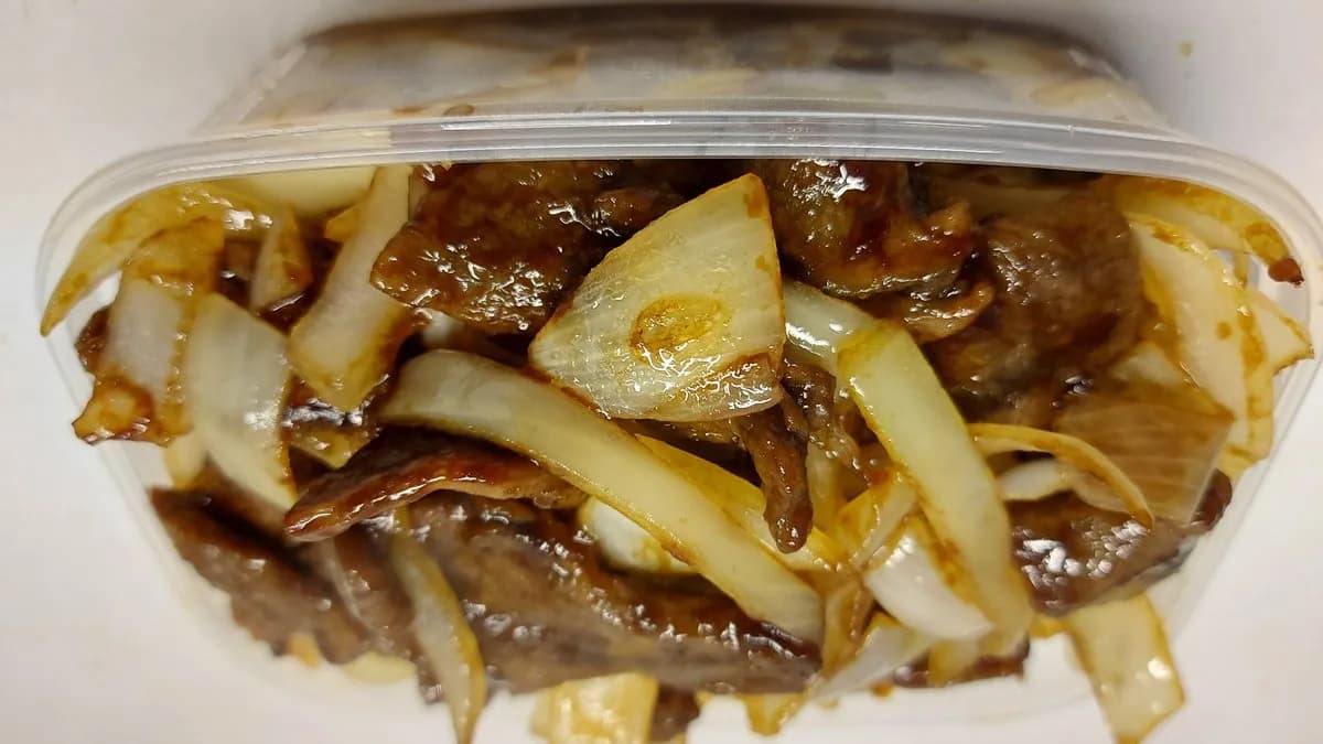 Hagymás marhahús (nagy adag)