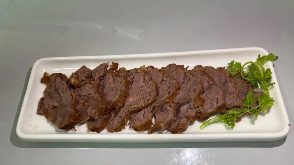 Párolt marha csülökBraised beef shank 滷牛腱