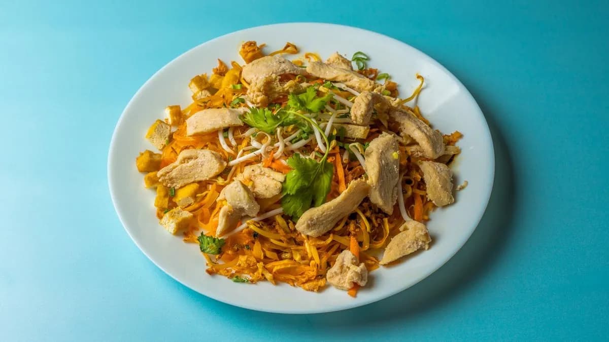 14pho. Csirkehúsos sült rizstészta