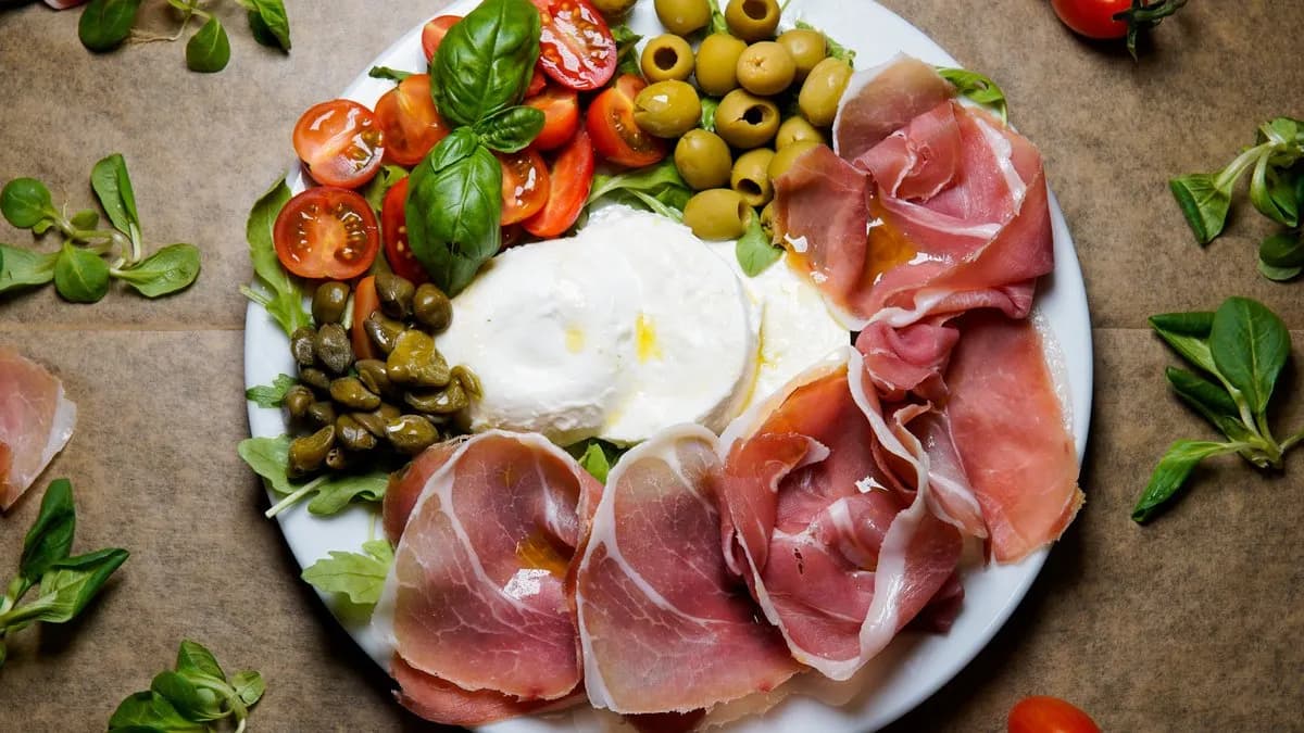 INSALATA DI PROSCIUTTO CRUDO E BUFALA
