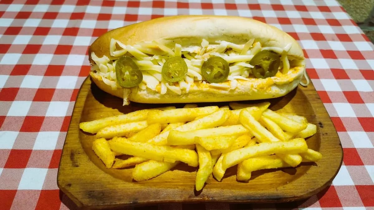 Sajtos,hasábbal/Cheesy with Fries