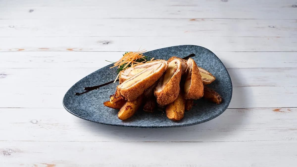 Sajttal-sonkával töltött csirkemell