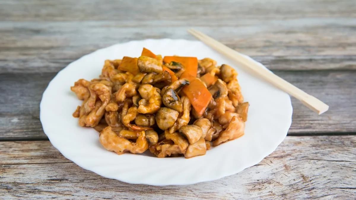 Csirke, gombával és bambuszrüggyel (nagy adag)