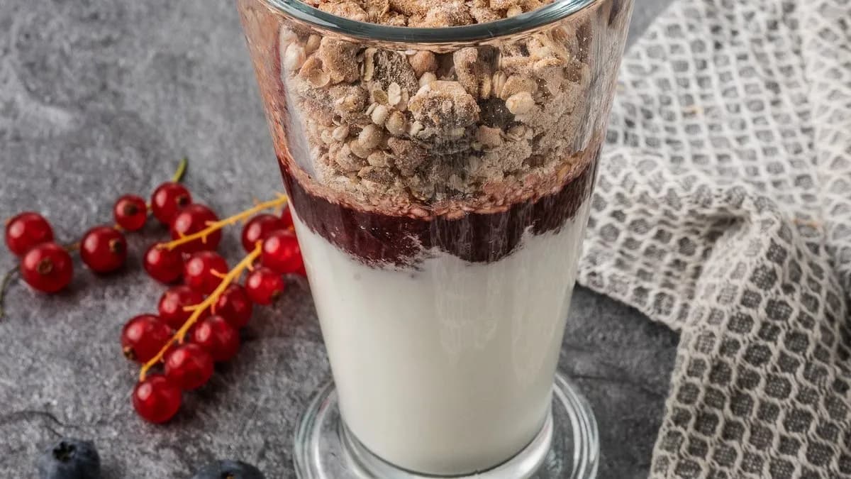 Feketeribizlis-joghurtos müzli