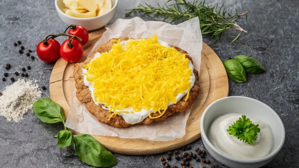 Vegasajtos-vegafölös lángos