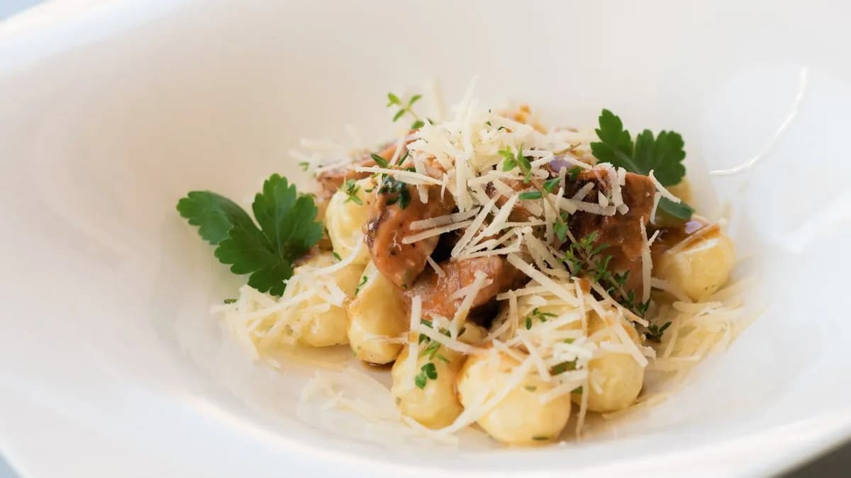 Tejszínes kacsás gnocchi kakukkfűvel