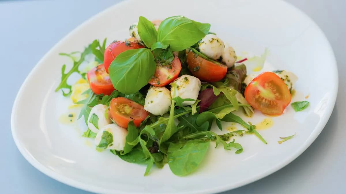 Mozzarella saláta