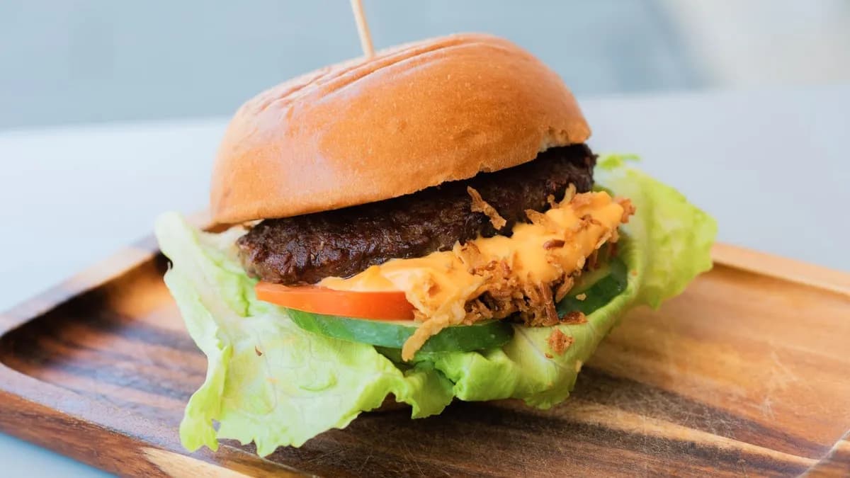 Hamburger nagy buciban