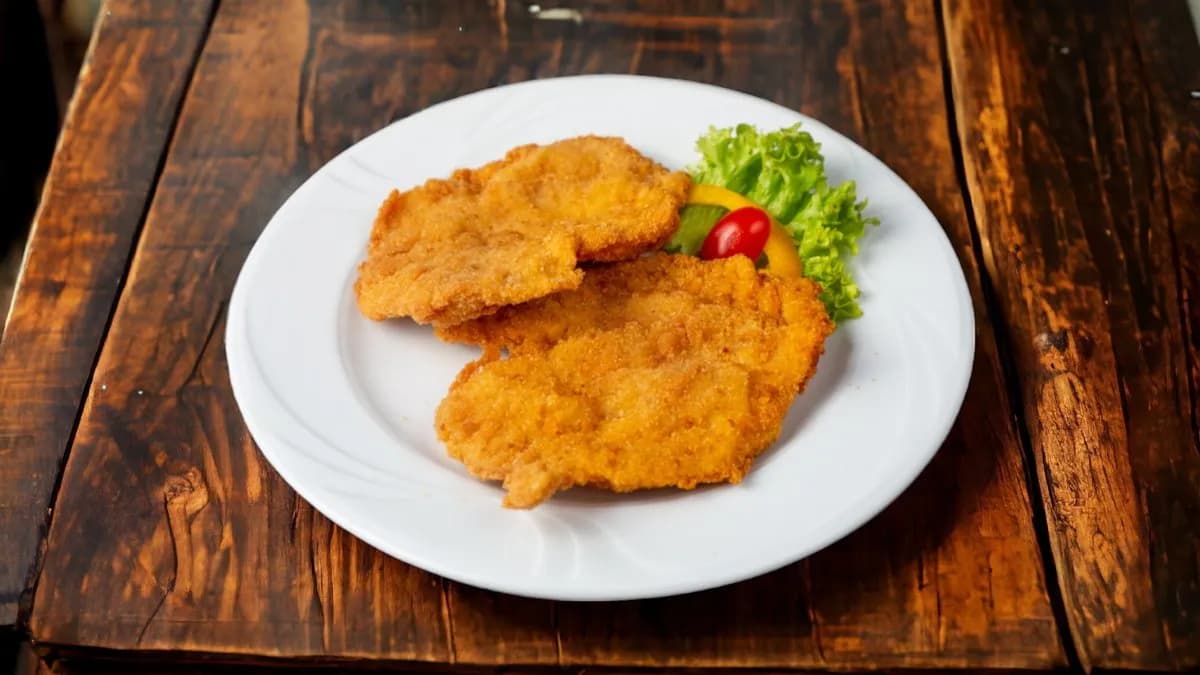 2 szelet Rántott csirkemellfilé burgonyapürével