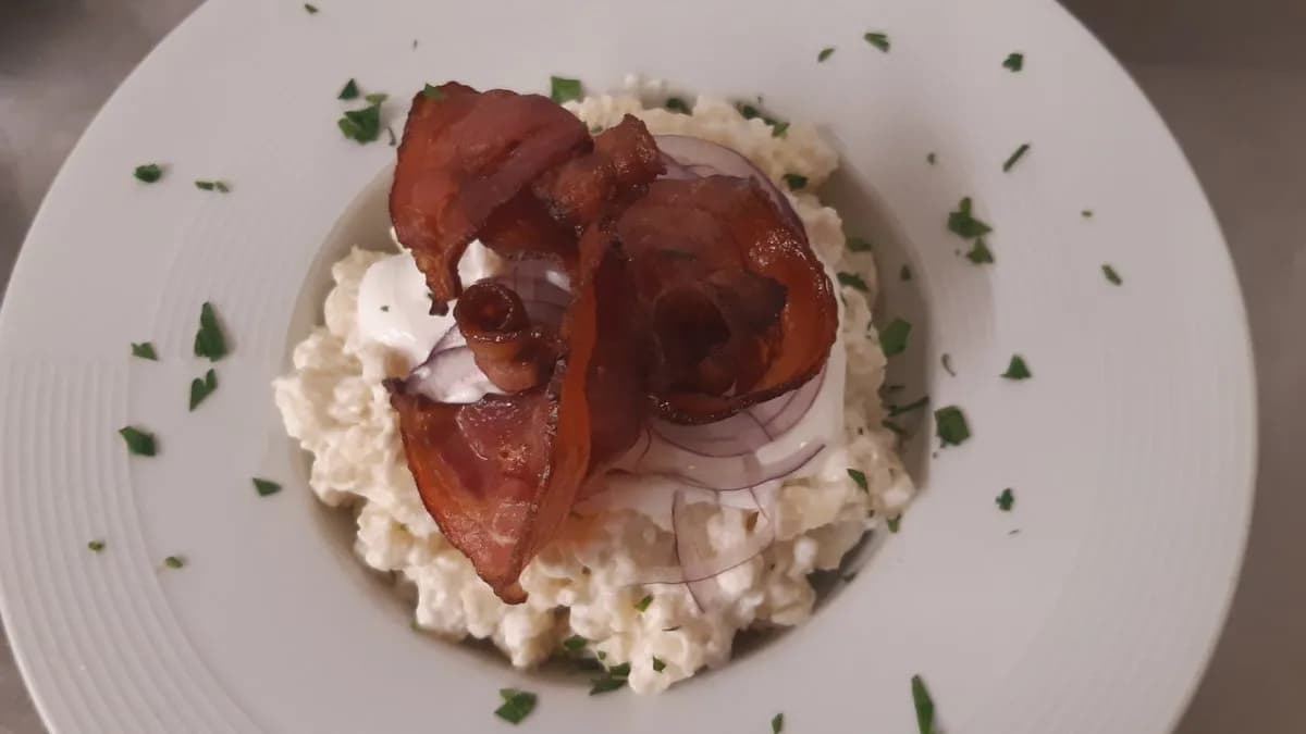 Juhtúrós sztrapacska lila hagymával