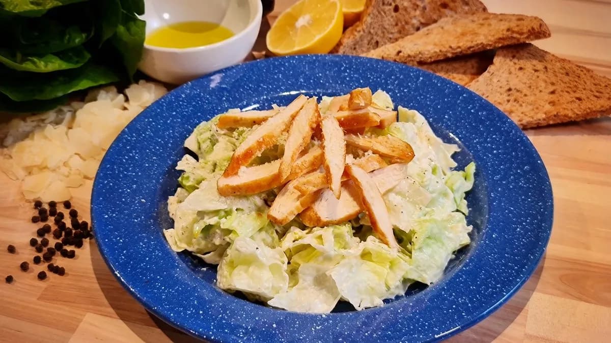 Csirkés cézár saláta