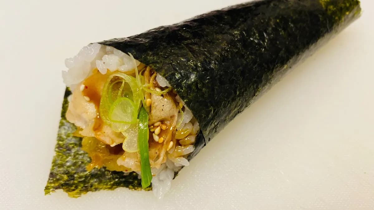 Pork Kimchi Temaki(豚キムチ手巻)