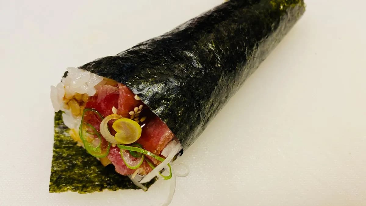 Beef Onion Temaki / 牛肉手巻き