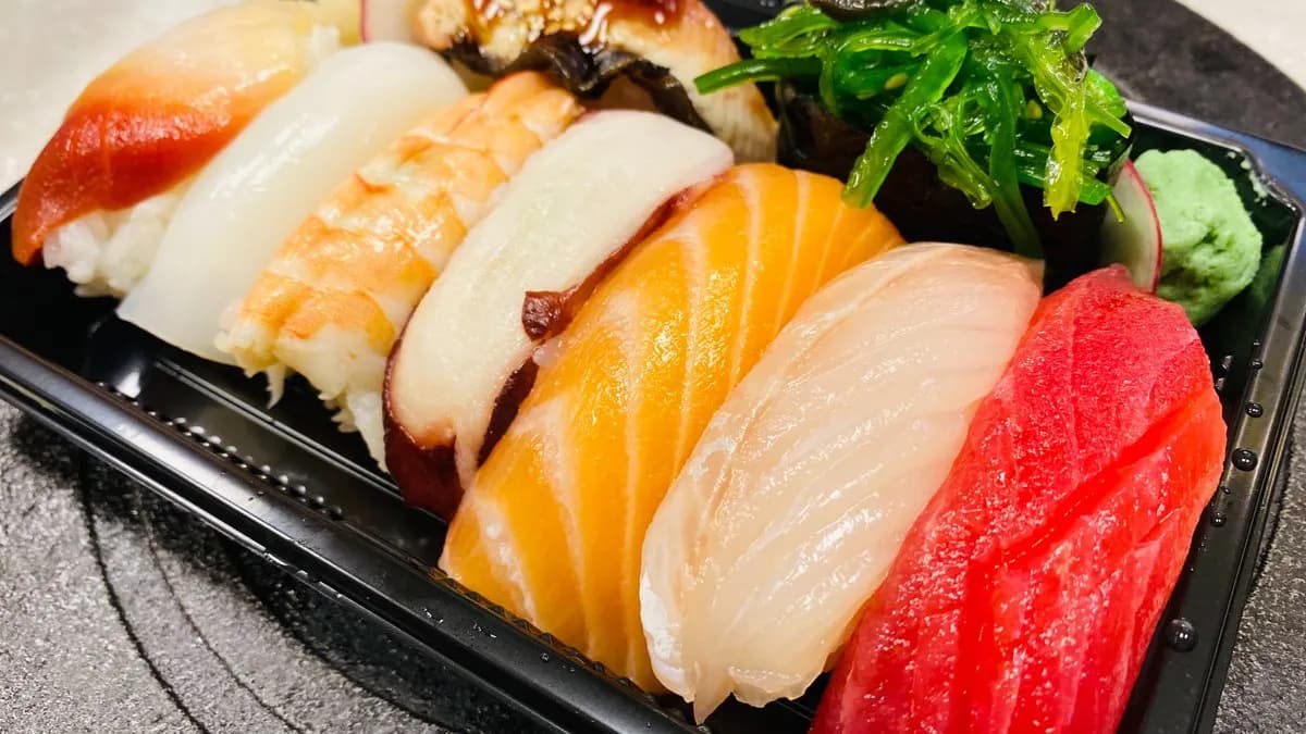 Kicsi Japán Sushi Tál 9db (KJ鮨盛)