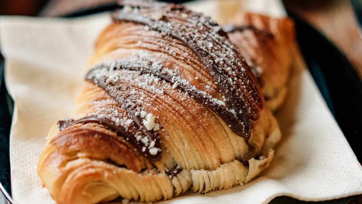 CHOCOLATE CROISSANT